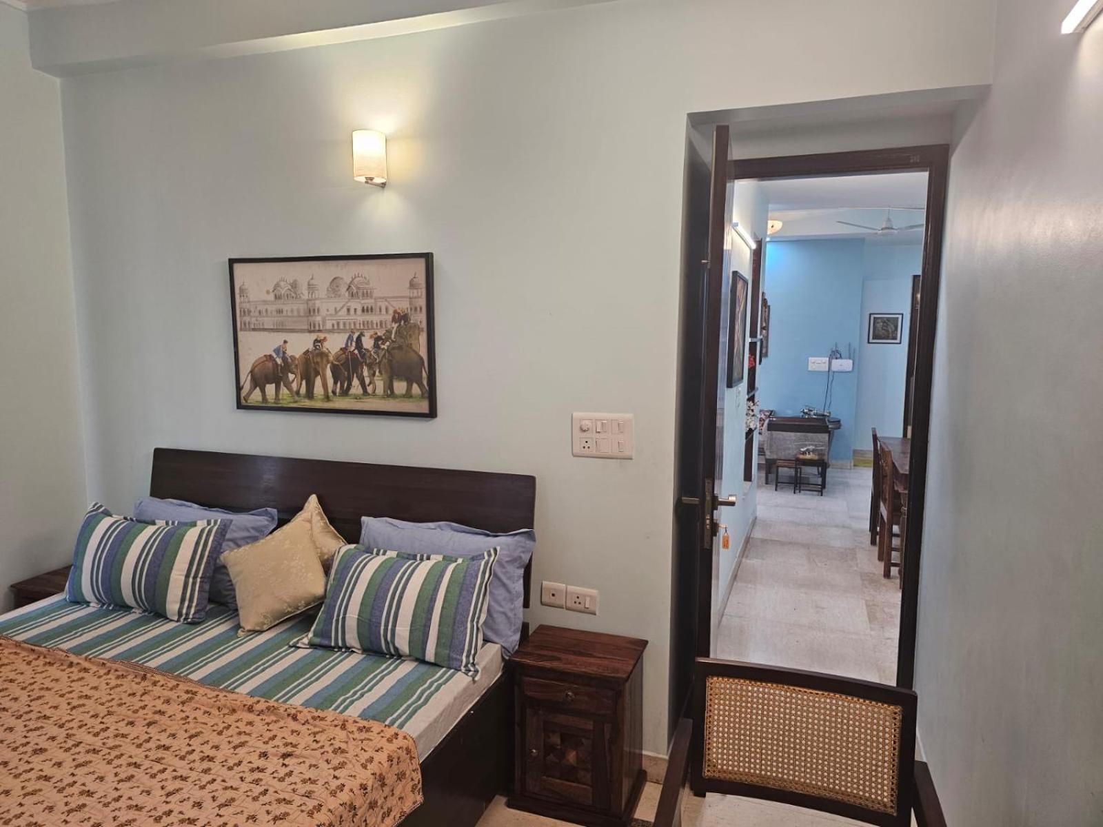 Sky Bloom Luxury Homestay New Delhi Bagian luar foto