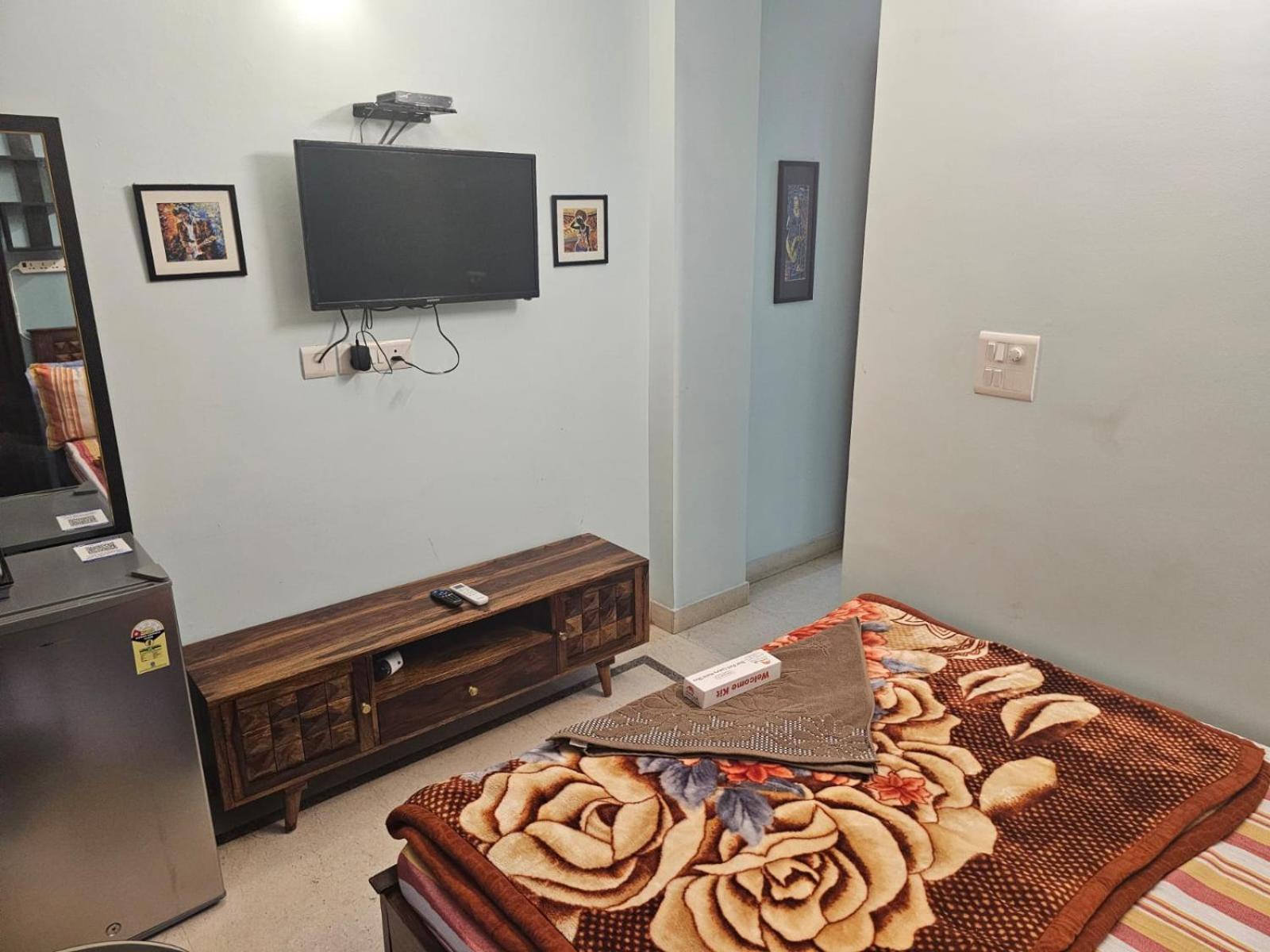 Sky Bloom Luxury Homestay New Delhi Bagian luar foto