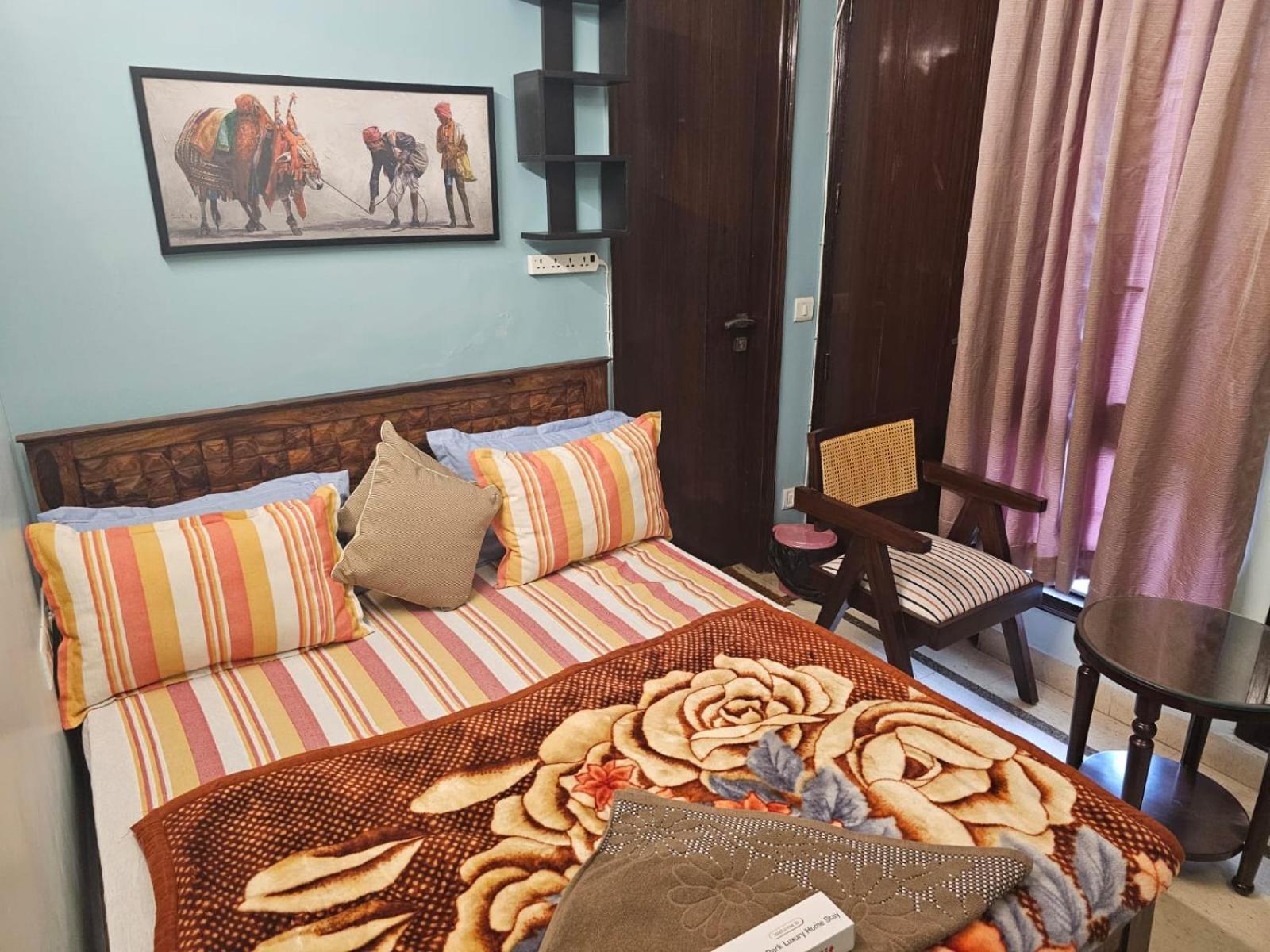 Sky Bloom Luxury Homestay New Delhi Bagian luar foto
