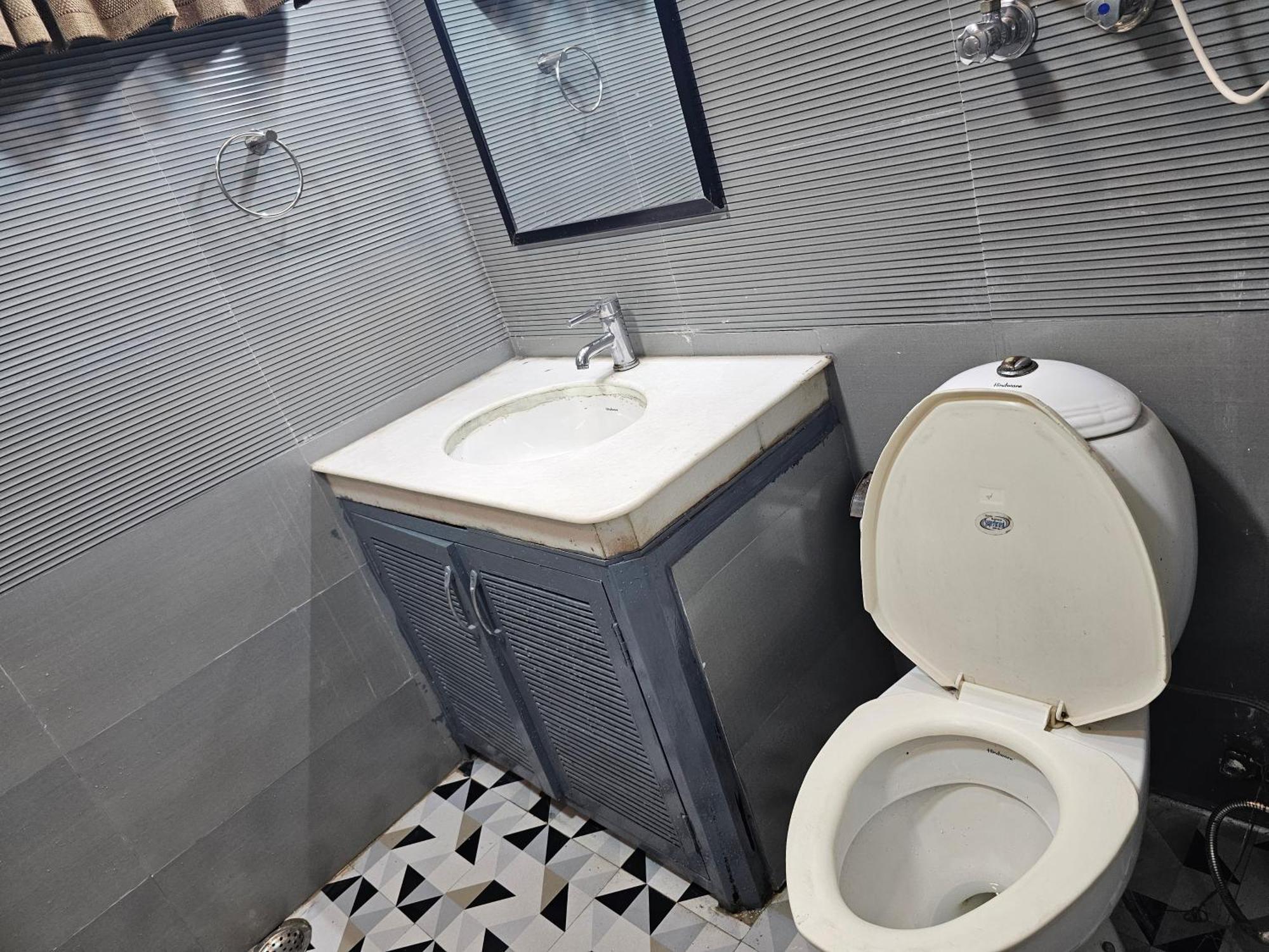 Sky Bloom Luxury Homestay New Delhi Bagian luar foto